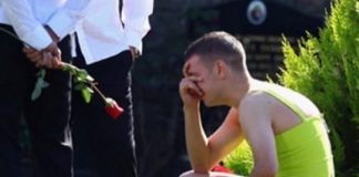 Na sahranu najboljeg prijatelja došao u zelenoj haljini: Na mrežama ga razapeli, a zbog njegovog razloga će vam zastati knedla u grlu