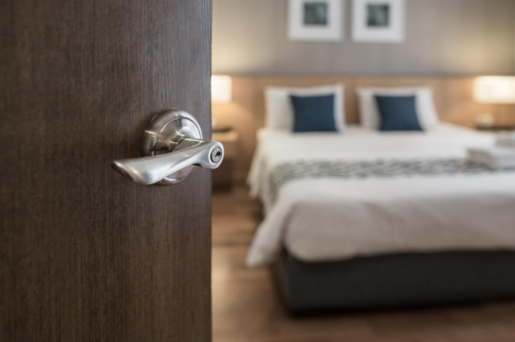 NIKAKO NE 0STAVLJAJTE 0TV0RENA VRATA U SPAVAĆOJ SOBI NOĆU: Razlog nije nimalo NAIVAN, spasite sebi ŽIVOT