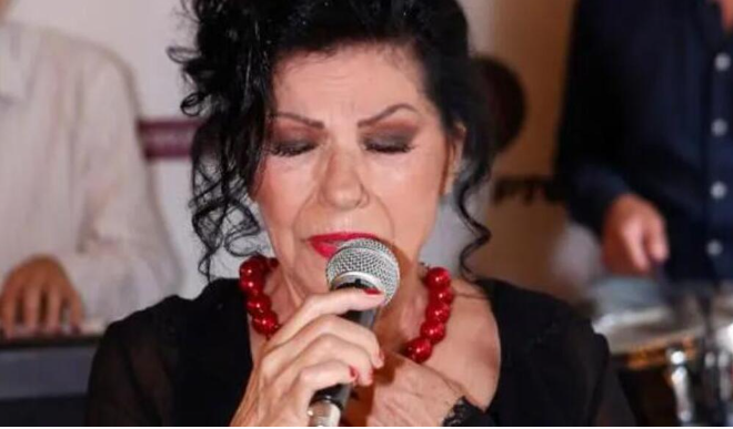 Naša pevačica je sahranila sina jedinca i od tada dane provodi na groblju: Duša joj vrištala od bola, ona morala da peva