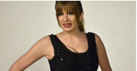 Ona ne zna šta će sa novcem, kupa se u milionima! Sada njena stara majka otvorila vrata trošne kućice i pokazala gdje je Viki odrasla (FOTO)