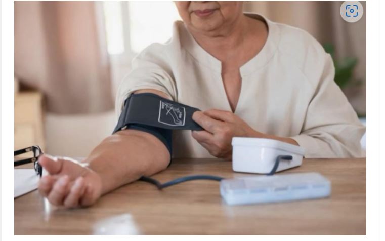 Postoji razlika između 30 i 60 godina: doktor vam pokazuje grafikon normalnog krvnog pritiska koji odgovara vašim godinama