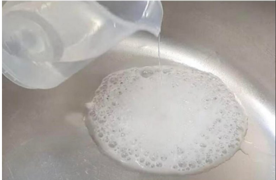 MA, KAKVO SIRĆE I SODA BIKARBONA EVO ŠTA RADI POSAO- Skida rđu i kamenac ko od šale, SUDOPERA SIJA ZA 60 DINARA