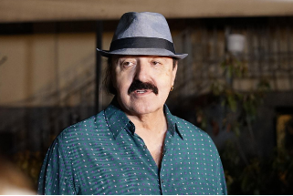 Evo kako Haris Džinović izgleda bez šešira: Konačno uhvaćen gologlav, na najnovijem snimku jasno se vidi, komentari pljušte