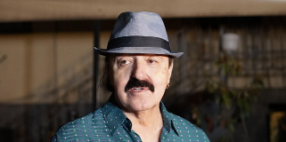 Evo kako Haris Džinović izgleda bez šešira: Konačno uhvaćen gologlav, na najnovijem snimku jasno se vidi, komentari pljušte