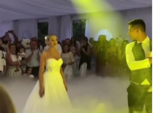 POČEO PRVI PLES, A MUZIKA STALA, MLADOŽENJA OSTAVIO MLADU: Gosti u neverici skočili sa stolica, ovo niko nije očekivao!