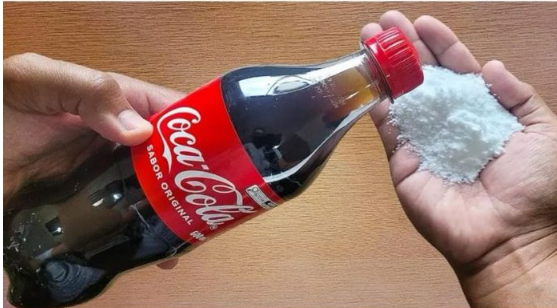 Uzmite čašu COCA-e, obične sode bikarbone i sačuvajte ovaj domaći trik: Koristim ga godinama i preporučujem svima!