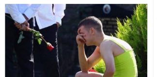 Na sahranu najboljeg prijatelja došao u zelenoj haljini: Na mrežama ga razapeli, a zbog njegovog razloga će vam zastati knedla u grlu