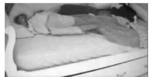 Sakrila kameru u sobu svoje kćerke jer je sumnjala da dovodi dečka noću, istina je biIa mnogo gora: Kada je vidjela šta je izašIo ispod kreveta, smučiIo joj se (Video)