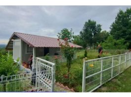 KUĆICU U CVEĆU NA 500 METARA OD OVE BANJE DAJE ZA 7.000€: Ili menja za auto! Uz nju idu 20 ari placa, 30 oraha i 2 šanse za biznis