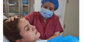 POROĐAJ KOJI JE TRAJAO PUNIH 8 SATI: Ono što su izvukli iz MAJČINE utrobe zaprepastilo je sve doktore (FOTO)