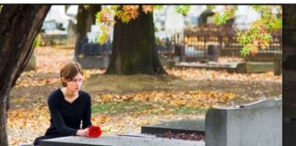 Dva meseca je na grobu muža viđala TUĐE cveće: Pomislila da je imao ljubavnicu, pa doživela još veći ŠOK!