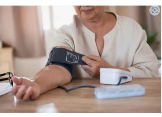 Postoji razlika između 30 i 60 godina: doktor vam pokazuje grafikon normalnog krvnog pritiska koji odgovara vašim godinama