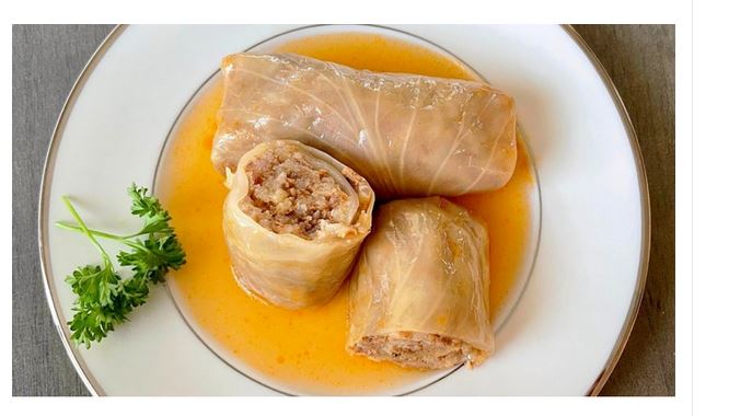 STARE DOMAĆICE SAMO OVAKO PRAVE ZAPRŠKU ZA SELJAČKU SARMU: Najukusnija i sočna – recept direktno sa sela