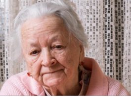 Na samrti mi je majka rekla jezivu tajnu dugu 70 godina: Kad sam otišla kasnije na groblje, utrnula sam od šok prizora