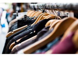 OTKRIVENO ODAKLE STIŽE ODEĆA KOJA SE PRODAJE U SEKEND-HEND RADNJAMA: Ima ih na svakom ćošku, mnogi se tamo oblače od glave do pete