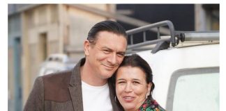 Naš glumac napravio kuću na selu pa sa ženom manekenkom okopava baštu: “Gajim kokoške, svinje i ovce – ovde je život”