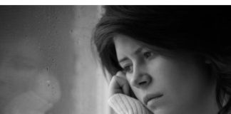 Žena je na stepeništu podruma našla smotuljak sa bebom i dala joj ime Marina: Nakon 60 godina saznala je strašnu istinu