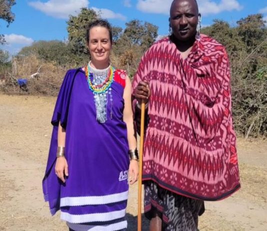 Ostavila je sve i udala se za čoveka iz Masai plemena i rodila decu: Sad moli Boga da njen muž oženi još 1 ženu