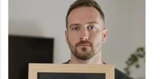 Sin je 3 dana posle smrti majke otvorio njenu fioku i pronašao pismo koje mu je promenilo sudbinu: Sledio se kad je pročitao poruku, ono što je usledilo šokira