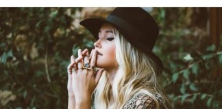 KĆERKA ŽELI DA SE VRATI KUĆI, A TEK SE UDALA: Kad mi je uslikala sta joj je svekrva ostvarila na krevet u sobi, POZLILO MI, VRAĆAM JE KUĆI MOMENTALNO!