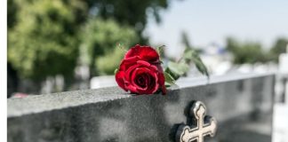 Šta se radi sa stvarima pokojnika: Ova 3 predmeta treba spaliti u najkraćem mogućem roku, a nakon 40 dana jedna stvar je obavezna