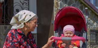 Vera iz Priboja je roditeljima ostavila 3 dece i otišla na more s novim dečkom: Majka je preklinjala da se vrati, pojavio se ON i rekao – vodim ih sa sobom