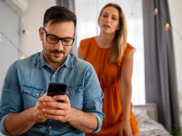 “NEVERNI MUŽEVI I ŽENE U AKCIJI: 11 trikova koje koriste da sakriju AFFERU – Broj 7 će vas zapanjiti!”