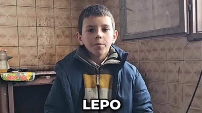 DEČAK KOJI JE ŽIVEO U BEDI DOBIJA DOM “Samo sam hteo da se lepo okupam”: Mali Stefi rasplakao sve!