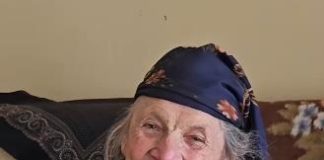 Baka Dica na 40 stepeni pešači kilometrima da bi prodavala stvari na pijaci i zaradila koji dinar za nju i bolesnog sina! Ova priča rasplakala je pola regiona