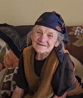 Baka Dica na 40 stepeni pešači kilometrima da bi prodavala stvari na pijaci i zaradila koji dinar za nju i bolesnog sina! Ova priča rasplakala je pola regiona