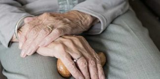 “Ljudi u staračkom domu plaču, smrde i slinave, a ovako umiru: Radeći tamo, naučio sam 7 važnih stvari