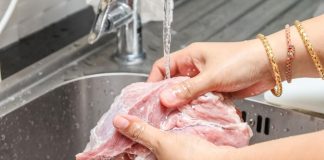 Treba li zapravo ispirati meso prije kuhanja? Evo konačnog odgovora