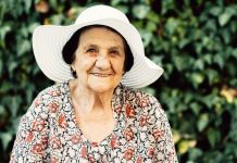 Baka (85) svaki dan jede 2 kašike ove smjese: Nikad nije imala visok pritisak i holesterol