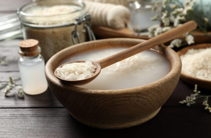 Više ne kuvam pirinač u vodi, ovo je savršeno: Jedan trik kuvara i nikada niste jeli bolji prilog – PREPORUČITE SVIMA!