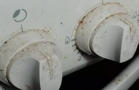 Odličan KUĆNI TRIK kako očistiti prljava i masna kola bez hemikalija: Testirano, djeluje odmah!