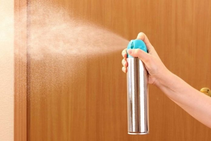 vybiraem-luchshee-sredstvo-ot-moli-696x466