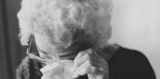 U STAROSTI STE TERET: Evo kako da preživite kad vas svi odbace – 5 koraka za spas