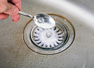 Smrdi vam iz odvoda kad pada kiša? Vodoinstalater Mića otkriva kako da sami rešite problem za male pare