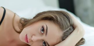 8 znakova da žena stalno misli na intimne odnose: Jedan pogled na nju i biće vam jasno