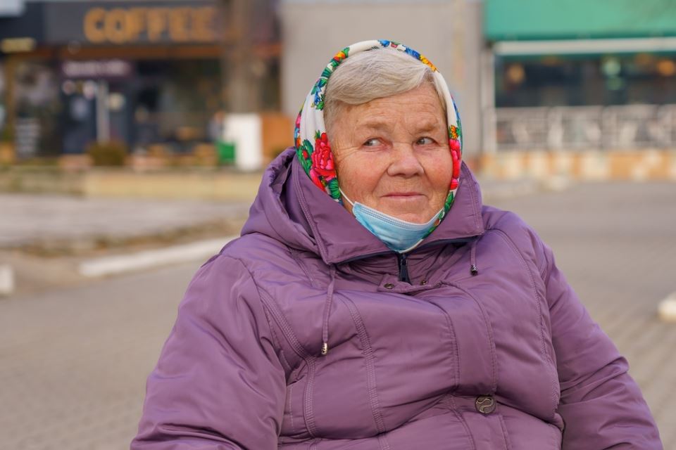 Čuvam unuče nezahvalnoj snaji, ne daju mi da jedem sa njima u mojoj kući: Sina je okrenula protiv mene, moraću da im pokažem vrata - featured image Čuvam unuče nezahvalnoj snaji, ne daju mi da jedem sa njima u mojoj kući: Sina je okrenula protiv mene, moraću da im pokažem vrata - featured image