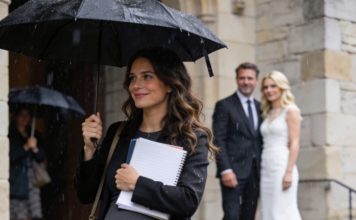 Pojavila se da finalizuje razvod u osmom mesecu trudnoće… a zatim je stajala i posmatrala kako njen muž istog dana oženi svoju ljubavnicu, smešeći se kao da više nema šta da izgubi. Ono što on nije shvatio bilo je da ona odlazi sa tajnom dovoljno snažnom da uništi sve za šta je verovao da je dobio Pojavila se da finalizuje razvod u osmom mesecu trudnoće… a zatim je stajala i posmatrala kako njen muž istog dana oženi svoju ljubavnicu, smešeći se kao da više nema šta da izgubi. Ono što on nije shvatio bilo je da ona odlazi sa tajnom dovoljno snažnom da uništi sve za šta je verovao da je dobio - featured image