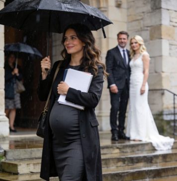 Pojavila se da finalizuje razvod u osmom mesecu trudnoće… a zatim je stajala i posmatrala kako njen muž istog dana oženi svoju ljubavnicu, smešeći se kao da više nema šta da izgubi. Ono što on nije shvatio bilo je da ona odlazi sa tajnom dovoljno snažnom da uništi sve za šta je verovao da je dobio Pojavila se da finalizuje razvod u osmom mesecu trudnoće… a zatim je stajala i posmatrala kako njen muž istog dana oženi svoju ljubavnicu, smešeći se kao da više nema šta da izgubi. Ono što on nije shvatio bilo je da ona odlazi sa tajnom dovoljno snažnom da uništi sve za šta je verovao da je dobio - featured image