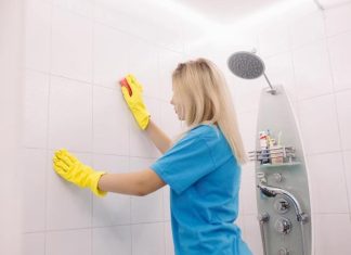 Svi hvale sirće, ali ovo je veća moć: Čudo koje je čekalo uklonilo je prljavštinu i plijesan u 20 godina starom kupatilu za samo nekoliko sati