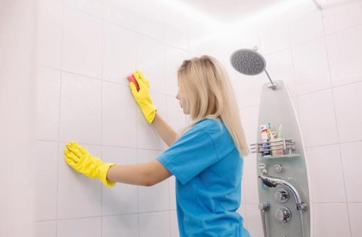 Svi hvale sirće, ali ovo je veća moć: Čudo koje je čekalo uklonilo je prljavštinu i plijesan u 20 godina starom kupatilu za samo nekoliko sati