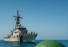 Mornari su usred oceana otkrili ogromnu zelenu metalnu kuglu: kada su izvukli nalaz iz vode, ostali su u šoku kada su shvatili što je to 😱 Mornari su usred oceana otkrili ogromnu zelenu metalnu kuglu: kada su izvukli nalaz iz vode, ostali su u šoku kada su shvatili što je to 😱 - featured image