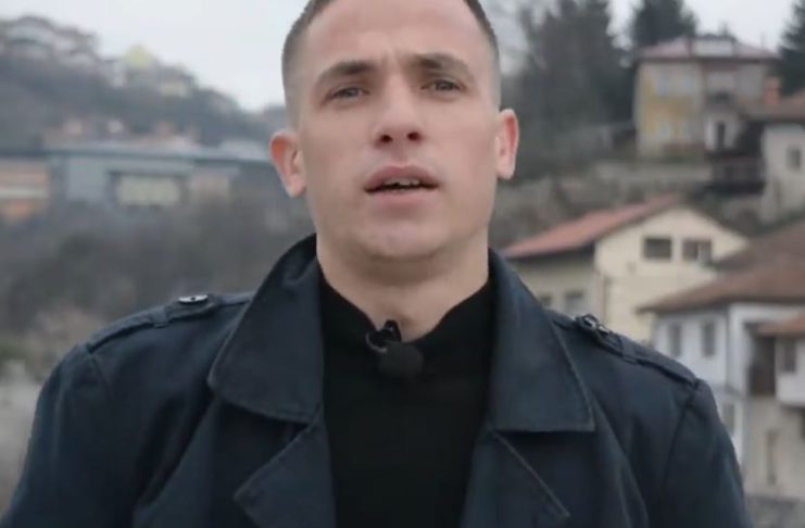 Majka ga je rodila i dala u dom u Tuzlu: “Pojavio sam joj se na vratima za svoj 18. rođendan, a onda je usledila scena zbog koje joj se svetim” Majka ga je rodila i dala u dom u Tuzlu: “Pojavio sam joj se na vratima za svoj 18. rođendan, a onda je usledila scena zbog koje joj se svetim” - featured image