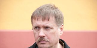 Ivan je živeo na selu i svake noći u 3:17 svetlo se palilo samo: Kad je na kameri video šta se dešava, skamenio se Ivan je živeo na selu i svake noći u 3:17 svetlo se palilo samo: Kad je na kameri video šta se dešava, skamenio se - featured image