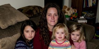 15 godina sam odgajao tri siročadi kćeri svog brata – prošli tjedan dao mi je zapečaćenu omotnicu koju nisam smio otvoriti pred njima 😕 15 godina sam odgajao tri siročadi kćeri svog brata – prošli tjedan dao mi je zapečaćenu omotnicu koju nisam smio otvoriti pred njima 😕 - featured image