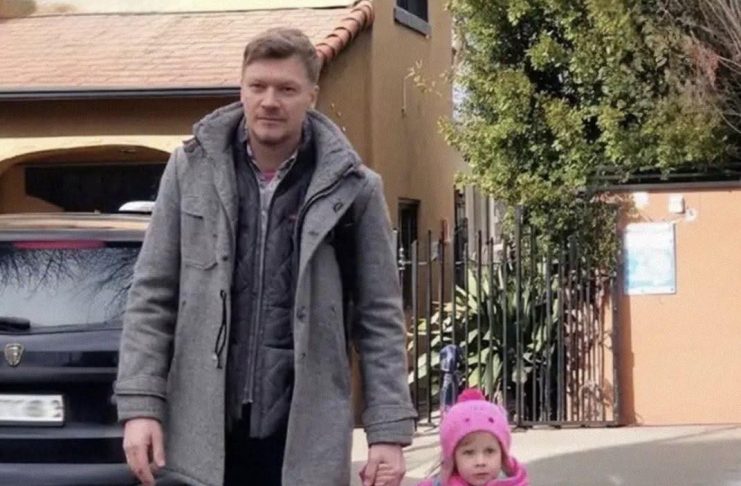 Pokupio sam svoju petogodišnju kćerku iz vrtića, a ona je iznenada rekla: „Tata, zašto me NOVI TATA nije pokupio kao inače?“ Pokupio sam svoju petogodišnju kćerku iz vrtića, a ona je iznenada rekla: „Tata, zašto me NOVI TATA nije pokupio kao inače?“ - featured image