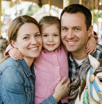 Moja petogodišnja kćerka je umrla — a nakon njene sahrane pronašla sam USB i poruku od medicinske sestre na kojoj je pisalo: „Tvoj muž te laže. Pogledaj video.“ Moja petogodišnja kćerka je umrla — a nakon njene sahrane pronašla sam USB i poruku od medicinske sestre na kojoj je pisalo: „Tvoj muž te laže. Pogledaj video.“ - featured image